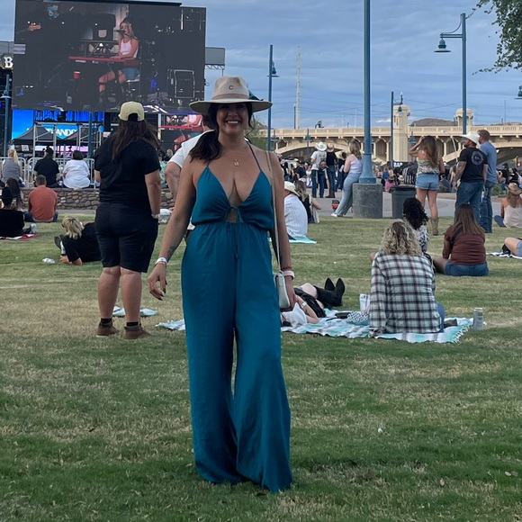 Aqua jumpsuit worn 3-4 times. Size Medium.  Adjustable strings. - Picture 7 of 7